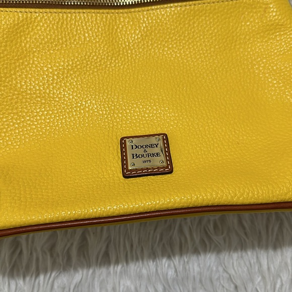 Dooney and bourke yellow leather cross body purse - Picture 2 of 9